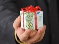 Smarter bonuses can help businesses boost employee performance: Study